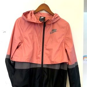 Nike breathable wind breaker